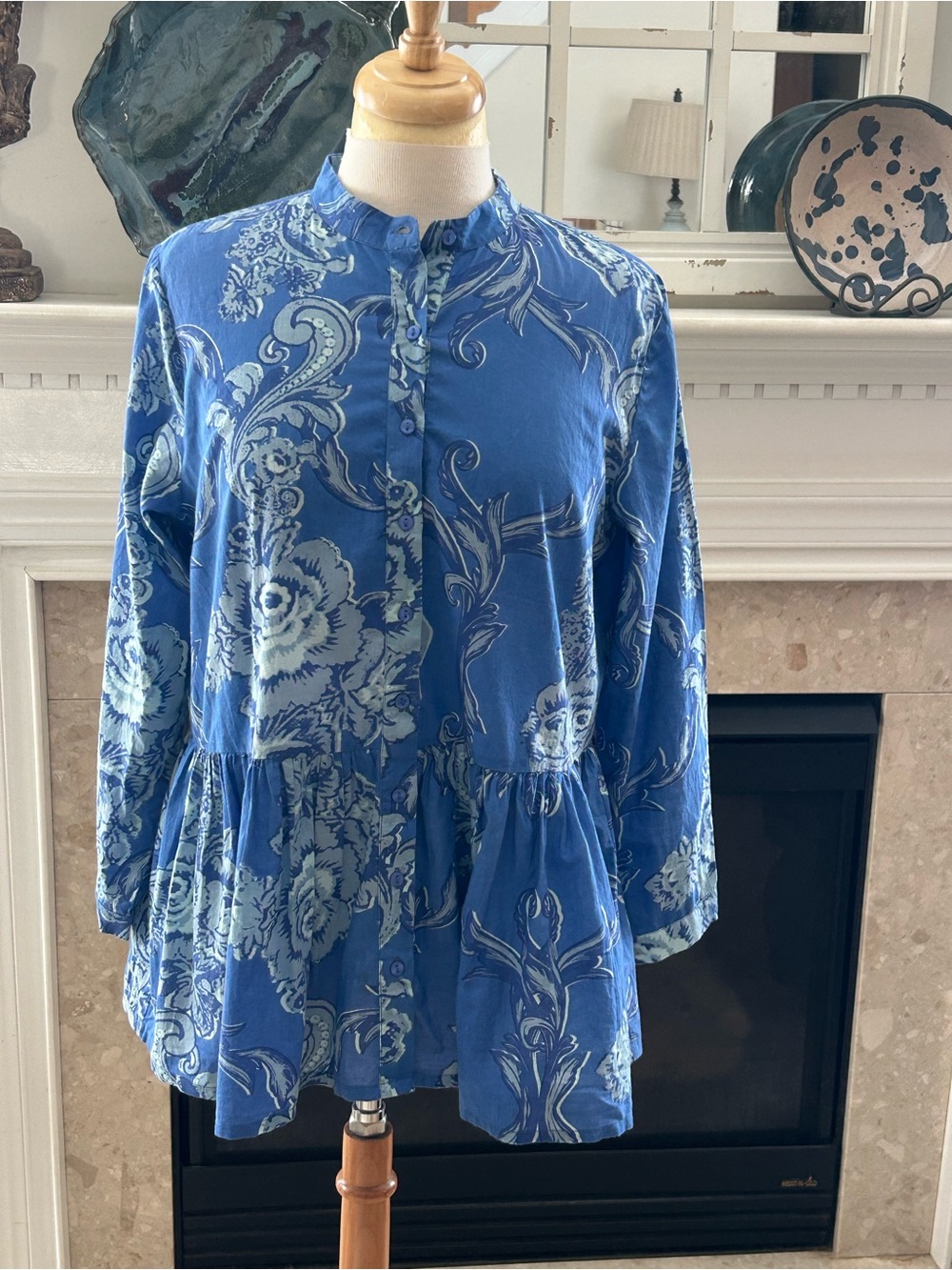 To’s Garden Blue Floral Button-Front Ruffle HemTop